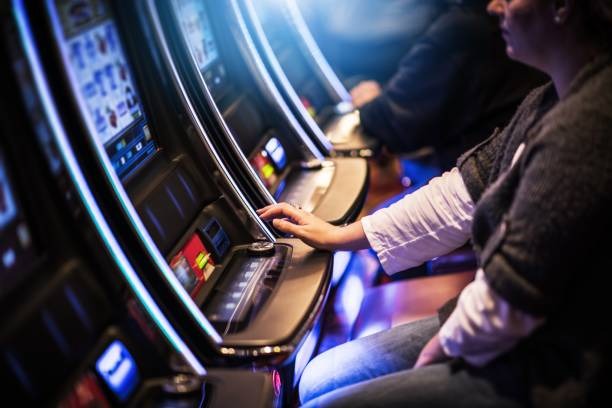 klik365 mobile app interface showing sports markets and live casino options